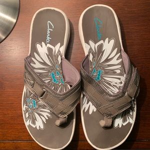 Clarks Women’s Sandal 🩴 SIZE 7.5 M